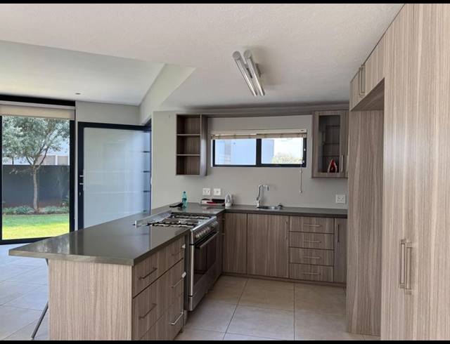 3 BEDROOM HOUSE FOR SALE IN MIDSTREAM MEADOWS